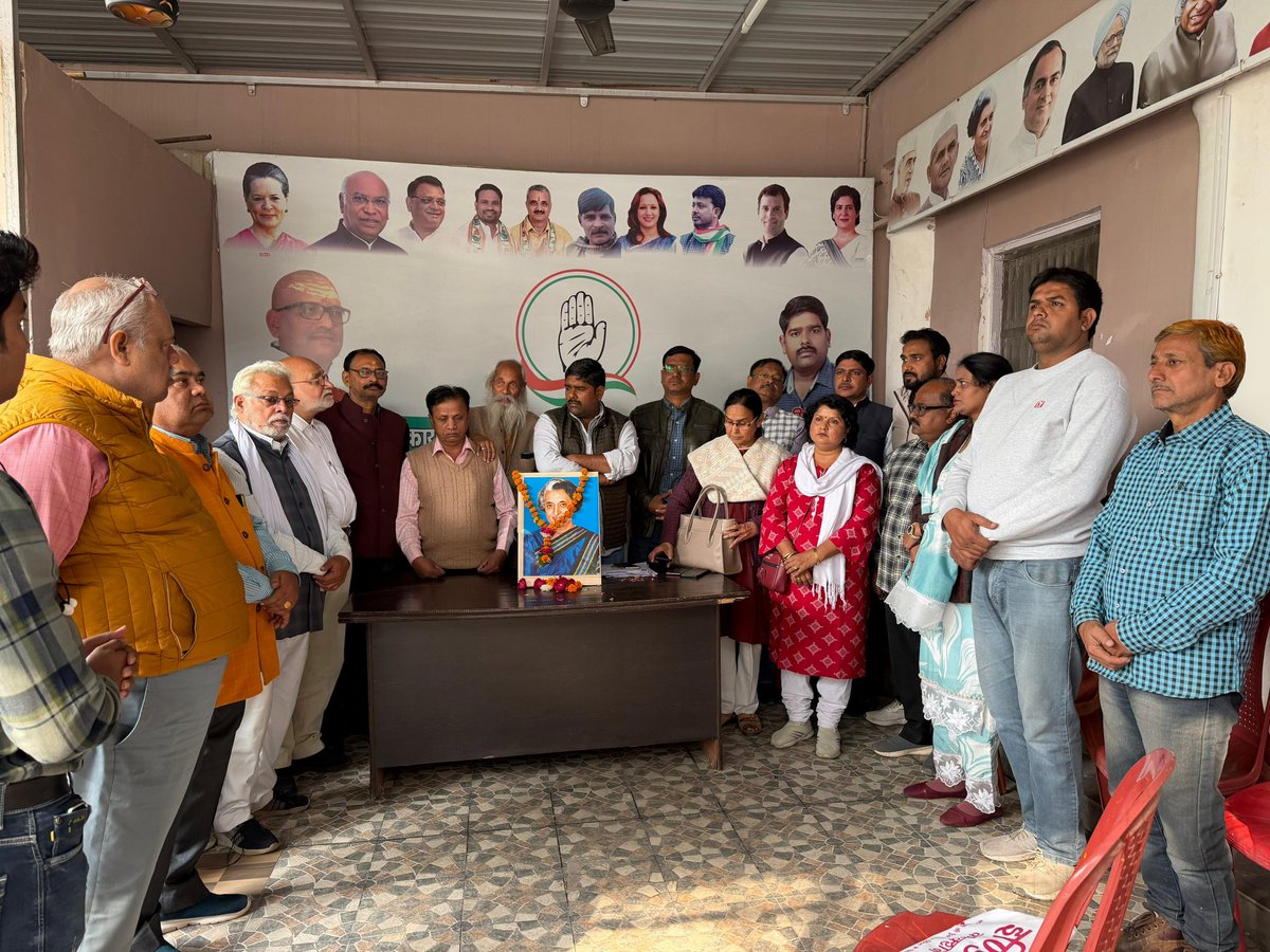 nsuiamitsingh's tweet image. आज #आगरा_महानगर_कांग्रेस_कमेटी  कार्यालय पर सेवा-साहस-समर्पण की पर्याय, नारीशक्ति की प्रतीक चिन्ह, देश की पहली महिला प्रधानमंत्री श्रीमती इंदिरा गांधी जी की जयंती  मनाई गई 

उनका व्यक्तित्व व कृत्तित्व क़ई पीढ़ियों के प्रेरणा का दीप जलाता रहेगा। #happybirthdayindragandhiji