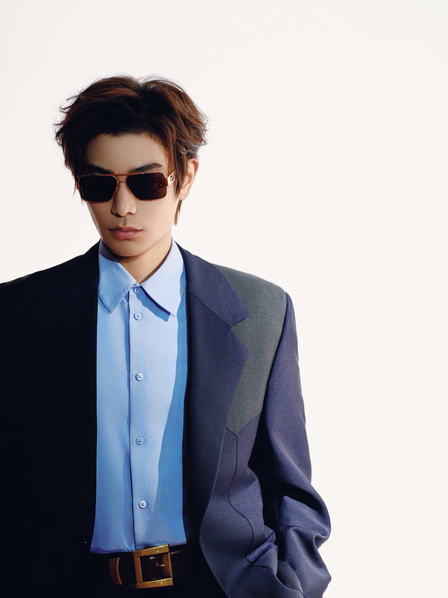 dingyuxi_fc_th's tweet image. 2025.11.19｜Ding Yuxi’s studio update

สีน้ำเงินเข้มที่ลึกซึ้ง สะท้อนความสงบนิ่งและสง่างามบนเวทีโลก เขียนลวดลายด้วยหมึกแบบตะวันออก ด้วยพลังของคนหนุ่มสาว ถ่ายทอดความรับผิดชอบและคำตอบของยุคสมัย

Cr. 丁禹兮工作室

#ติงอวี่ซี #Dingyuxi #丁禹兮
#ディンユーシー #정우혜