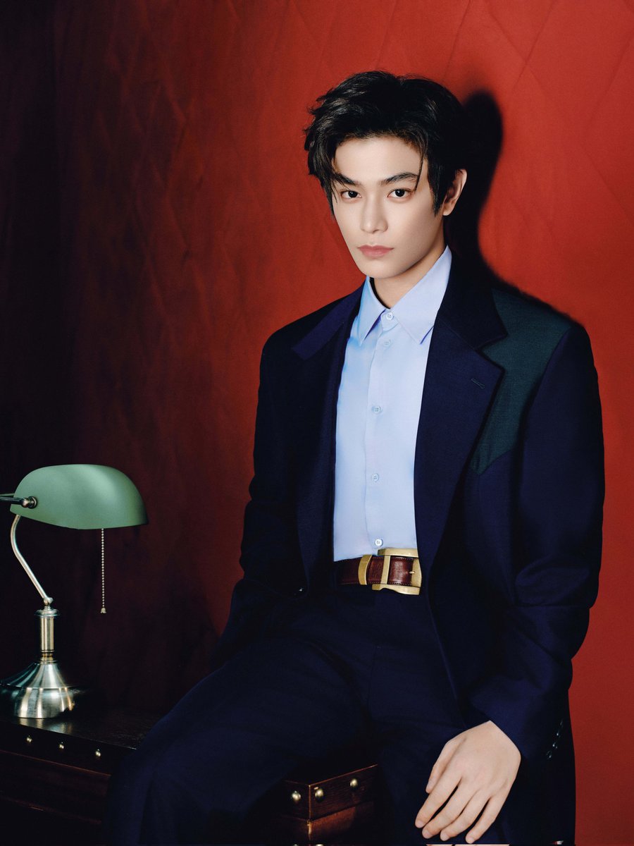 dingyuxi_fc_th's tweet image. 2025.11.19｜Ding Yuxi’s studio update

สีน้ำเงินเข้มที่ลึกซึ้ง สะท้อนความสงบนิ่งและสง่างามบนเวทีโลก เขียนลวดลายด้วยหมึกแบบตะวันออก ด้วยพลังของคนหนุ่มสาว ถ่ายทอดความรับผิดชอบและคำตอบของยุคสมัย

Cr. 丁禹兮工作室

#ติงอวี่ซี #Dingyuxi #丁禹兮
#ディンユーシー #정우혜