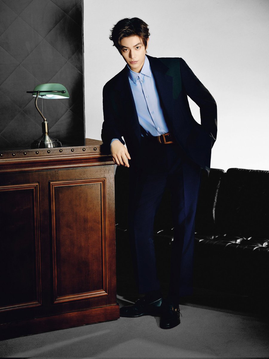 dingyuxi_fc_th's tweet image. 2025.11.19｜Ding Yuxi’s studio update

สีน้ำเงินเข้มที่ลึกซึ้ง สะท้อนความสงบนิ่งและสง่างามบนเวทีโลก เขียนลวดลายด้วยหมึกแบบตะวันออก ด้วยพลังของคนหนุ่มสาว ถ่ายทอดความรับผิดชอบและคำตอบของยุคสมัย

Cr. 丁禹兮工作室

#ติงอวี่ซี #Dingyuxi #丁禹兮
#ディンユーシー #정우혜