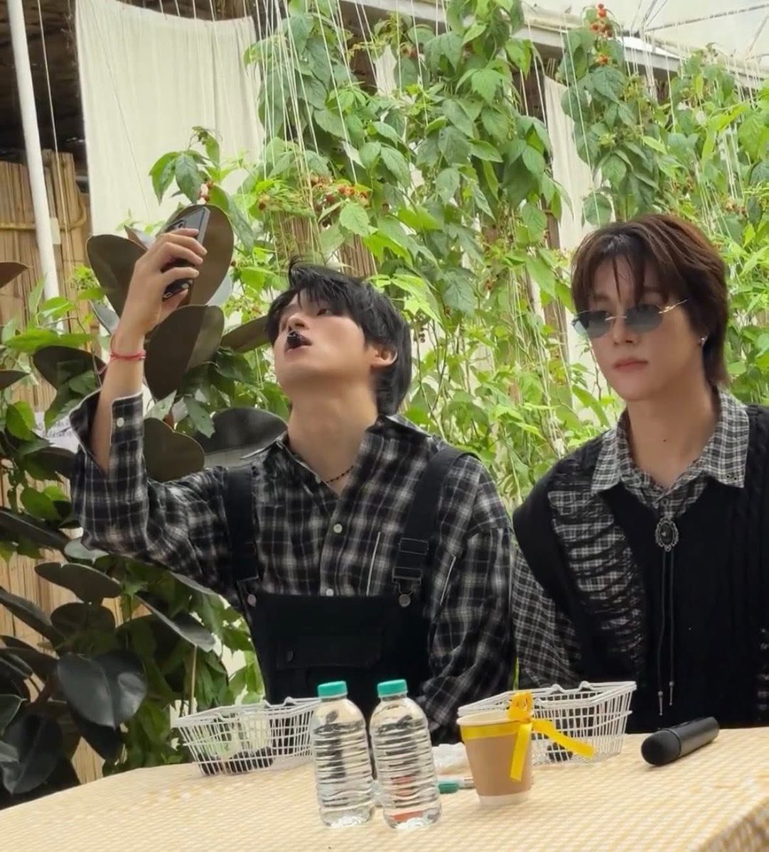 sleeproom_'s tweet image. เบื้องหลัง                                                      รูปที่ได้

หล่อว่ะพี่กาย