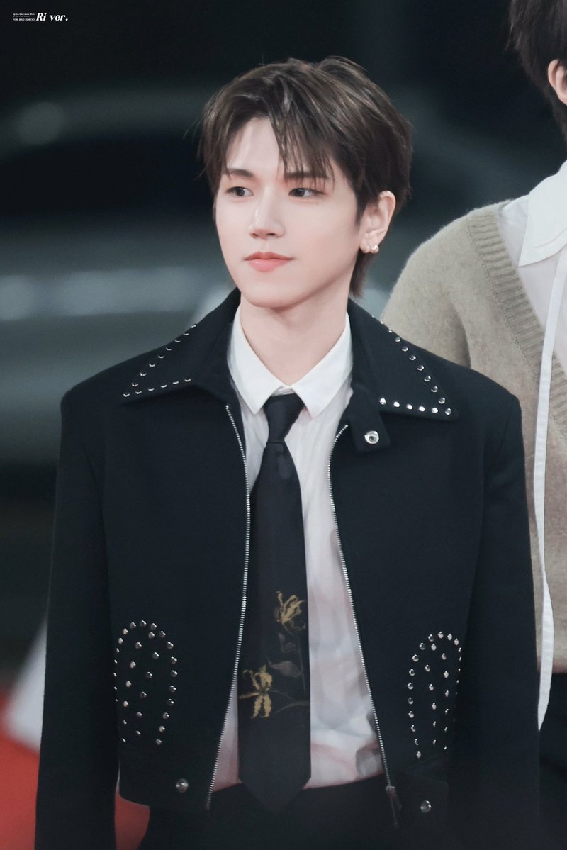 오늘 너무 남자라 귀빨개졌다(⁄ ⁄•⁄ω⁄•⁄ ⁄)