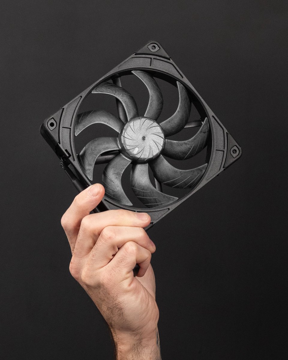 mr_matt_lee's tweet image. Noctua Goated… Again 🦉 Next-Gen G2 Chromax is here and you bet I had a build ready! Featuring the new NH-D15 G2 Chromax &amp;amp; NF-A14x25 fans, this is a blackout dream. Low noise, high airflow and stacks of style! Watch the vid 👉 youtu.be/U7CtsyzVPhw

@Noctua_at #pcbuild #gaming