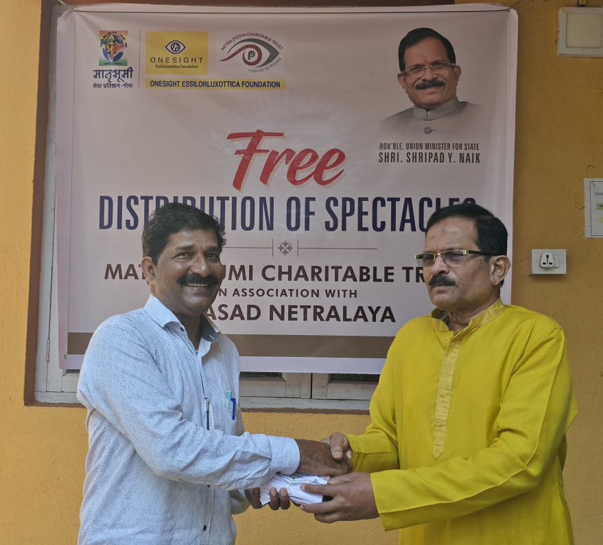 shripadynaik's tweet photo. Distributed Free Spectacles
A heartening initiative by Matrubhumi Charitable Trust in association with Prasad Netralaya.
Glad to support this noble effort of providing clear vision and better eye care to the community.
#FreeSpectacles #HealthcareForAll #VisionForAll #PublicService