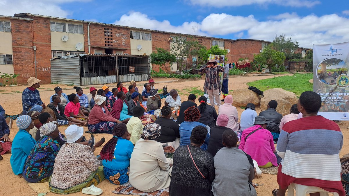 matpulsezw's tweet photo. Matpulse in partnership with Zambezi Eco Sprouts today held a community dialogue in Mpopoma, Bulawayo to unpack #climatechange, hear lived experiences, exchange best practices, & co-create local solutions for adaptation & mitigation as the farming season begins.
#ClimateActionZW https://t.co/gAPNXdaW20
