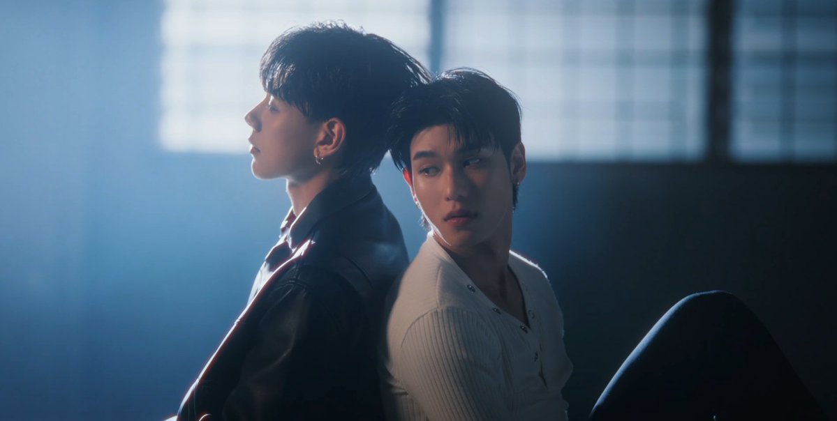 yuniweirse's tweet image. พิกัดหนุ่มหล่อชั้น 20 ตึก GMM 🖤

คนไม่มีหัวใจ - OFFROAD KANΤΑΡΟΝ | Ost. THE WICKED GAME เกม รัก ลวง [OFFICIAL MV]
📽: youtu.be/_e8XW5wKBDE?si…

OFFROAD HEARTLESS 
#OFFROADคนไม่มีหัวใจ_OUTNOW