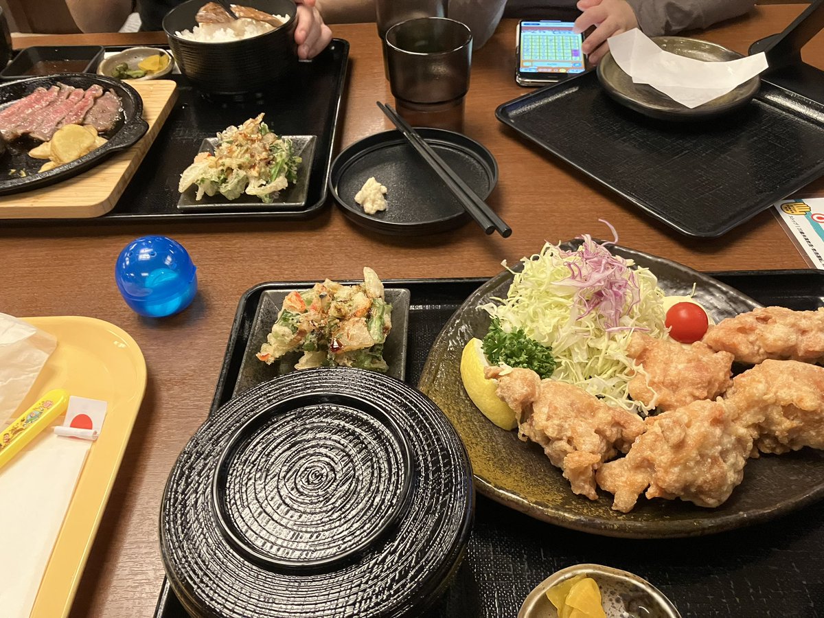 信じられるか。風呂上がりに2回目の食事してるんだぜw
嫁と娘は同じ定食食ってんだぜww