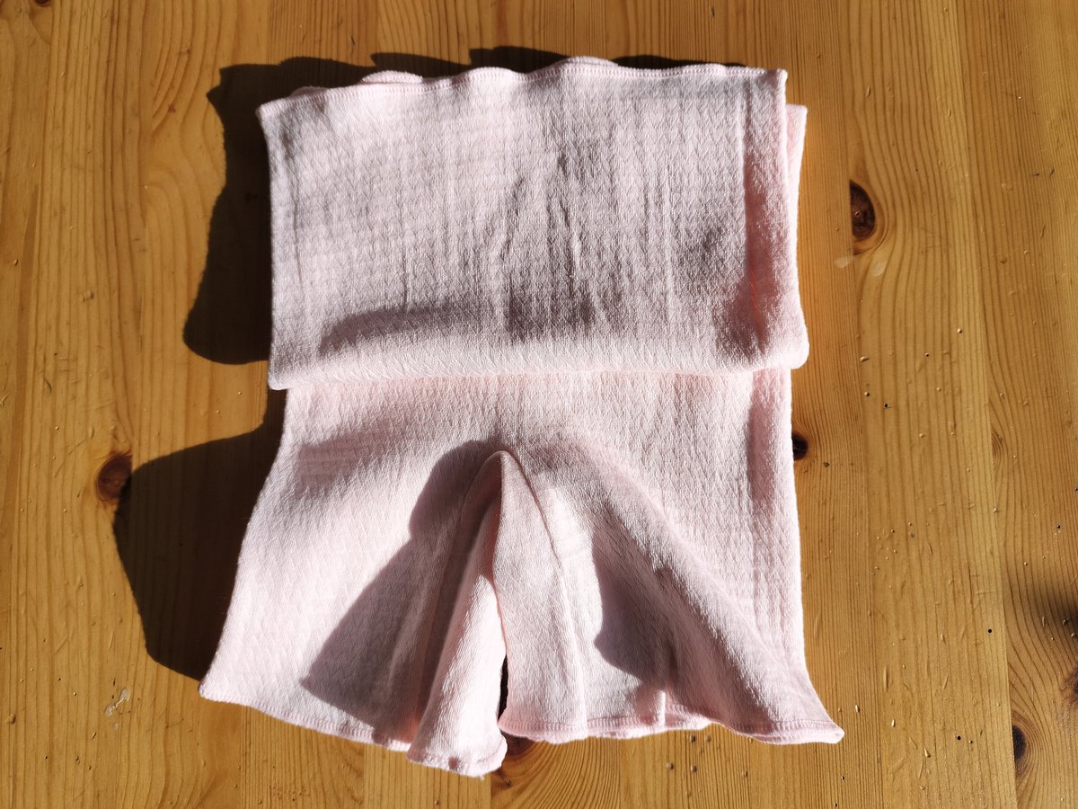 大事なので何度も言いますが、耳鼻咽喉に不調がある人は腹巻きを着用しましょう。東洋医学では鼻喉を支える臓腑は脾胃(消化器系)と考えます。また、下腹部〜足にかけて冷えている方は経絡の繋がりから耳に不調が出やすいです。お腹を温めると耳鼻咽喉の症状は和らぐのでぜひお試し下さい。