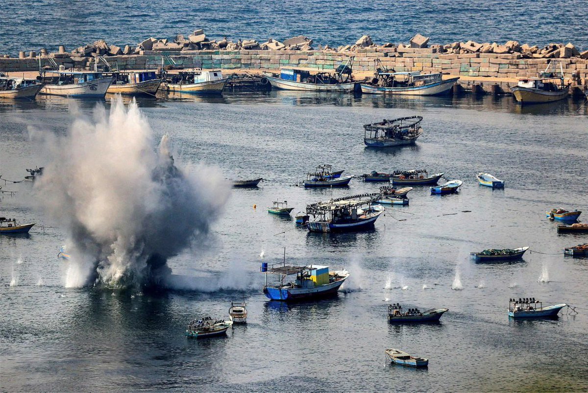 TheCradleMedia's tweet image. Israeli attacks have resulted in near-total collapse of Gaza&apos;s fishing sector
——
Sahat News reports that the fishing sector in Gaza has suffered a widespread collapse during the genocide, with over 5,000 fishermen losing their livelihoods after about 95% of boats and equipment…