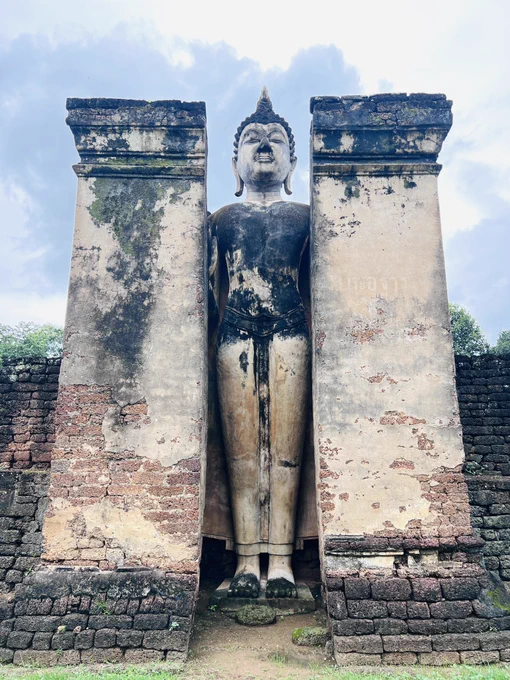 ワット プラシー ラタナ マハータート ラーチャ ウォラウォハーン วัดพระศรีรัตนมหาธาตุราชวรวิหาร ศรีสัชนาลัย シーサッチャナーライ歴史公園からちょっと外れたところにある遺跡。別途入場料50バーツ取られたが、遺跡感満載で見応えありました。