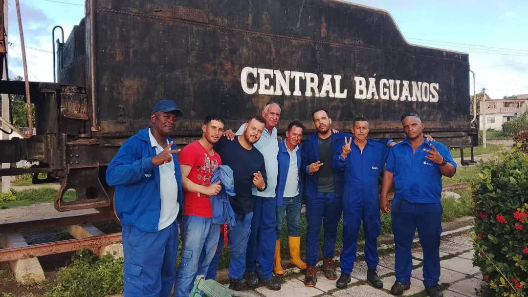 🪜🪖 La tarea continúa para nuestra brigada de línea pinareña‼️
📍En Baguanos, Holguín, ya finalizaron las labores de recuperación 📲☎️ y ahora trasladan sus fuerzas 💪 hacia otras localidades afectadas por #Melissa 🌀.
#EtecsaConCuba 🇨🇺 #ArtemisaJuntosSomosMás #Artemisa
