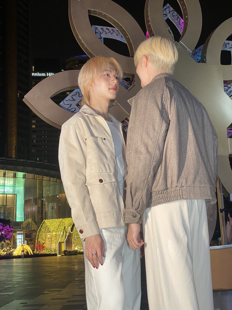 locallzeenew's tweet image. เขินทุกอย่างที่เป็นซีนุนิว 🥹

​ZNN BKK ILLU AT ICONSIAM​
#ZeeNuNewxICONSIAM​  
#ZeeNuNew