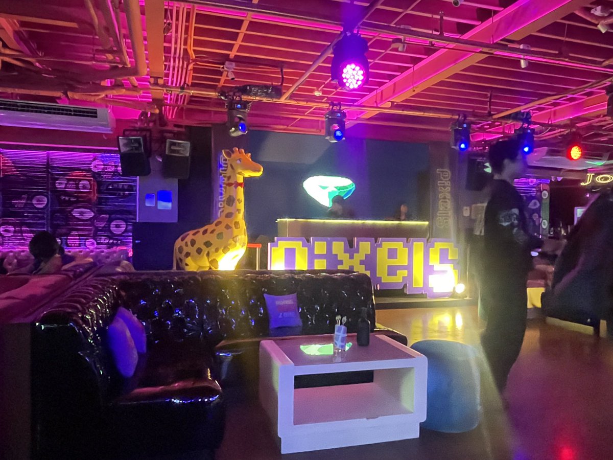 MerinooTV's tweet photo. Pixel Neon Party!!! 🔥

@pixels_online https://t.co/gWTeNSxbs5