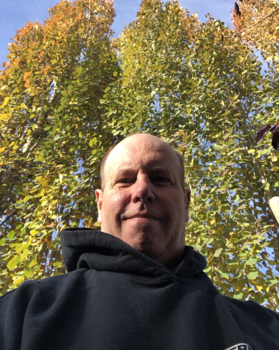 JasonWilsosfx's tweet photo. Doing some yard work today ✅💖 https://t.co/JMd9JOC8zn