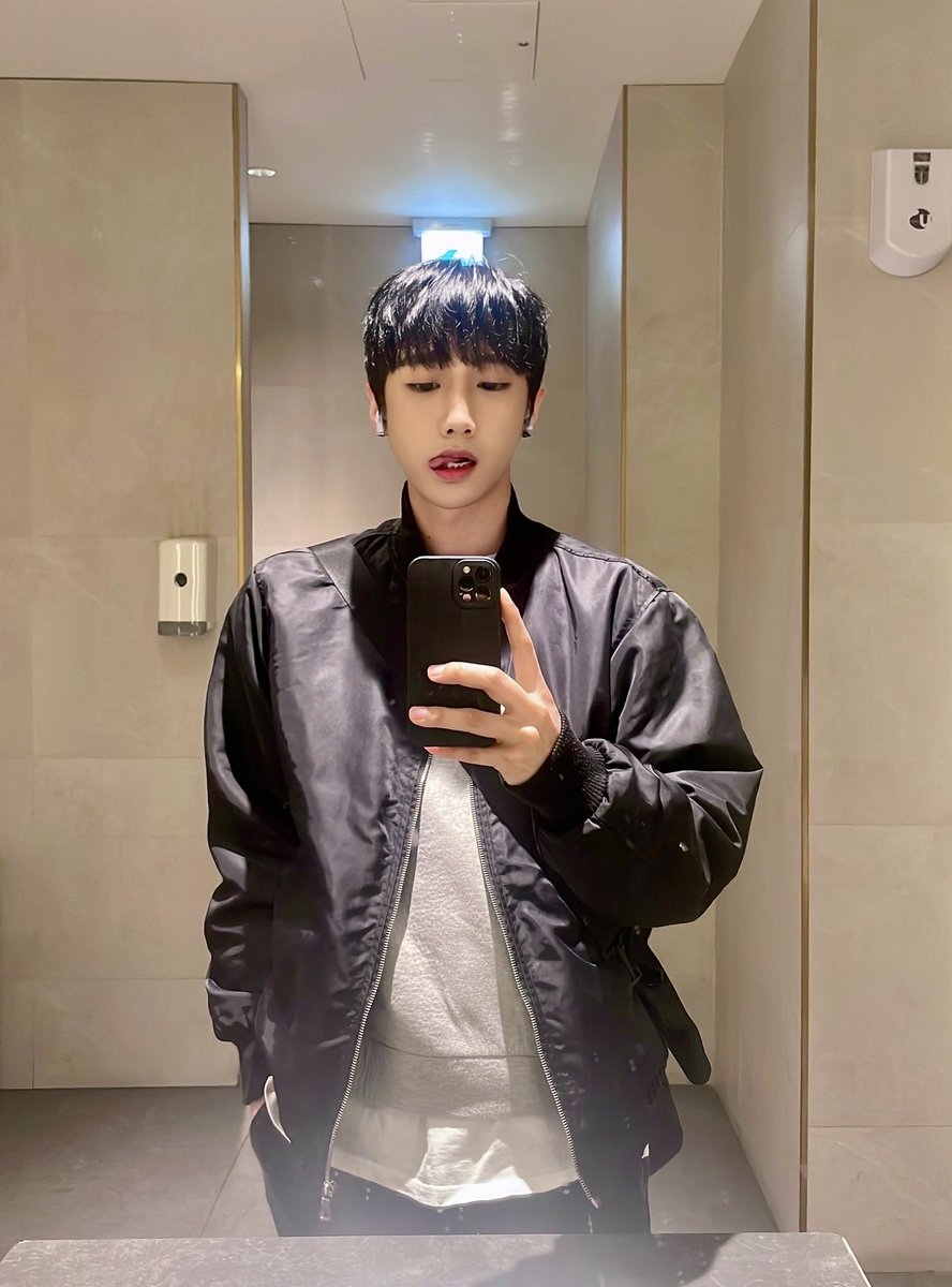 붕어빵 먹기 딱 좋은 날씨🐟

#부산게이 #게친소 #ㄱㅊㅅ #트친소 #ㅌㅊㅅ