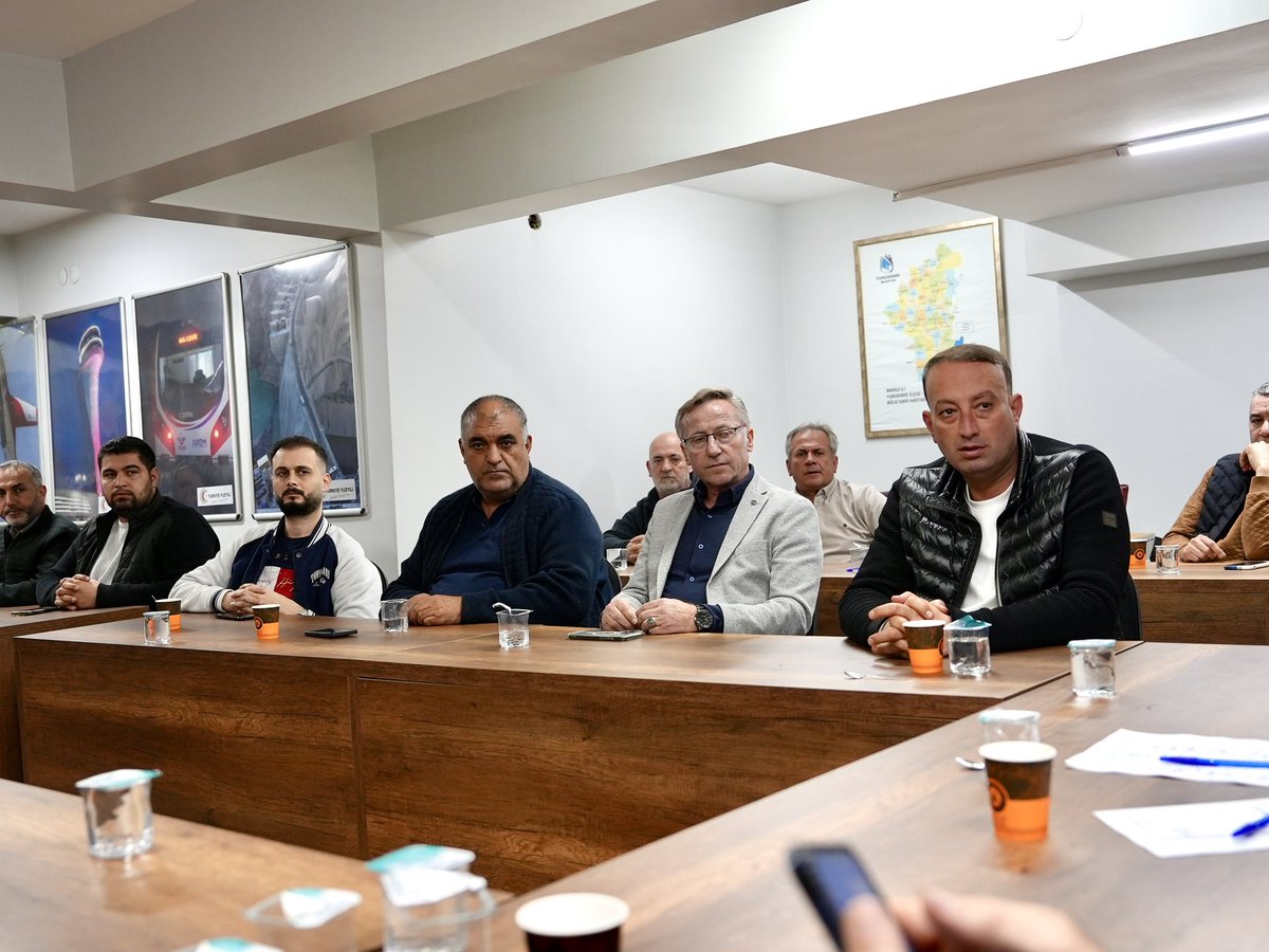 AK Parti Yunusemre İlçe Başkanlığı olarak haftalık yönetim kurulu toplantımızı gerçekleştirdik.

Teşkilat çalışmalarımızı detaylı biçimde değerlendirdik, sahadaki faaliyetlerimizi gözden geçirdik ve önümüzdeki sürecin yol haritasını netleştirdik.

Yunusemre’miz ve güzel