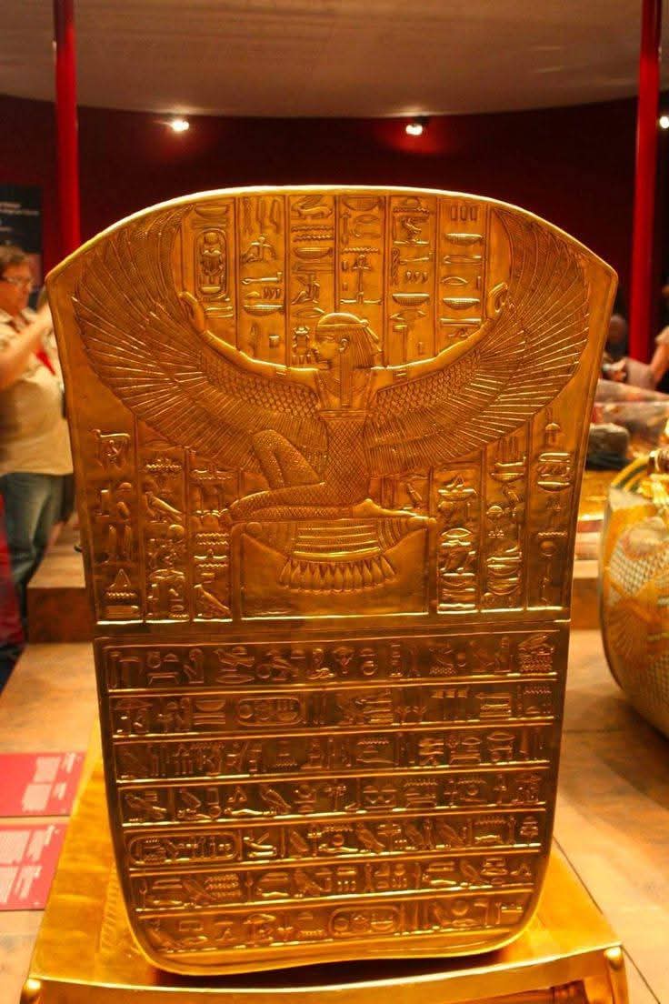 yamasryaomy22's tweet image. The hieroglyphics on the shrine contain inscriptions related to the #pharaoh&apos;s life and the #ancient #Egyptian afterlife beliefs. 
#TutankhamunTreasures
#GrandEgyptianMuseum 
#thisisegypt
#egypt_is_calling
#مصر_ملوك_وملكات 👑 🇪🇬
#مصر_معشوقتي🇪🇬💞 ومعشوقة الكون