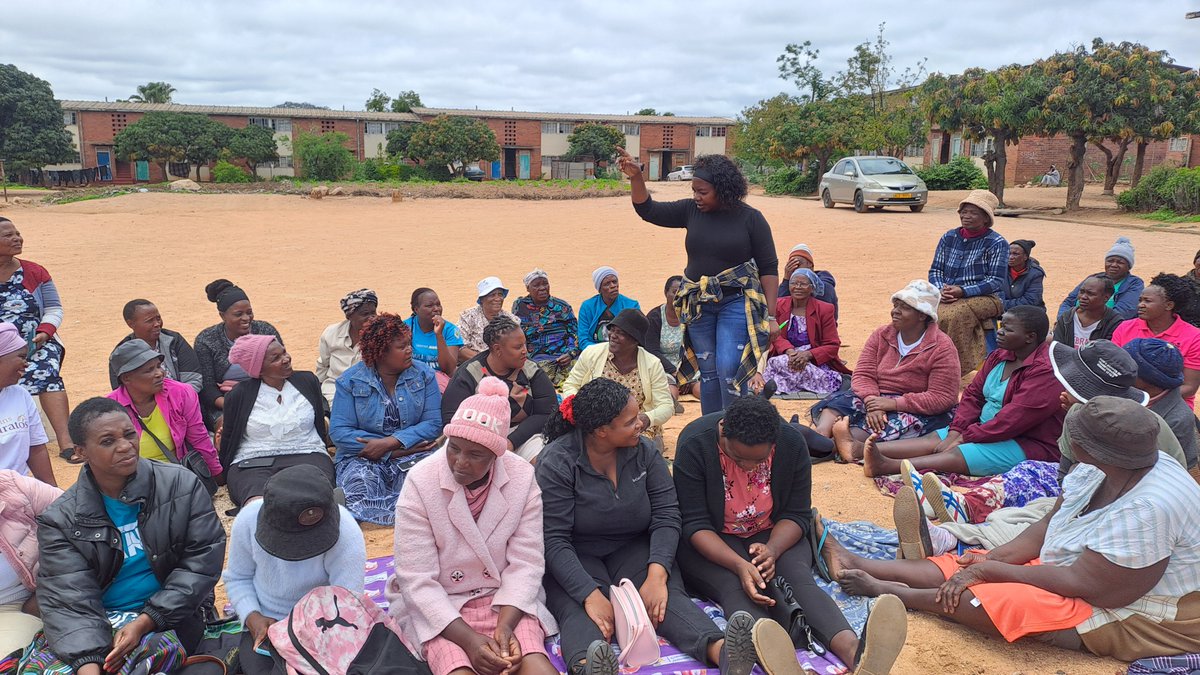 matpulsezw's tweet photo. Matpulse in partnership with Zambezi Eco Sprouts today held a community dialogue in Mpopoma, Bulawayo to unpack #climatechange, hear lived experiences, exchange best practices, & co-create local solutions for adaptation & mitigation as the farming season begins.
#ClimateActionZW https://t.co/gAPNXdaW20