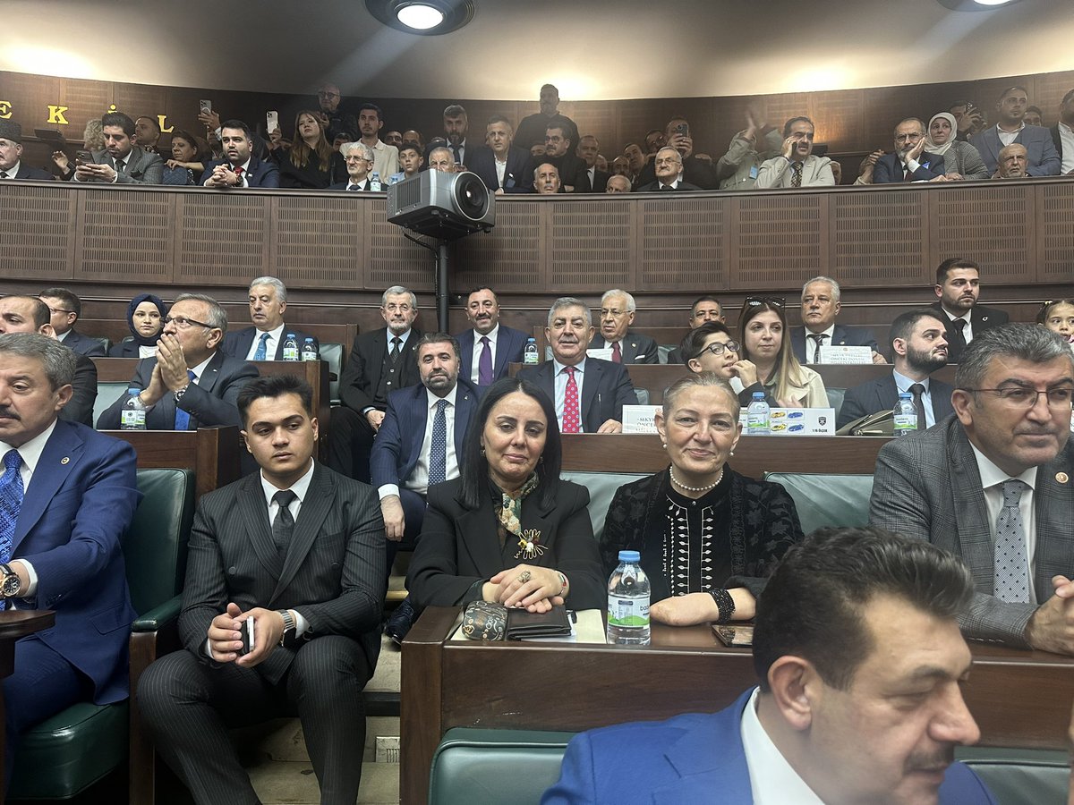 📍TBMM

Ak Parti TBMM Grup toplantımızı Cumhurbaşkanımız,Genel başkanımız Sn  <a href="/RTErdogan/">Recep Tayyip Erdoğan</a>’ın teşrifleri ve hitaplarıyla gerçekleştirdik.

Cumhurbaşkanımız Sn <a href="/RTErdogan/">Recep Tayyip Erdoğan</a>;

“Niyet hayır, akıbet hayır düsturuyla çıktığımız bu yolculukta sonuçta kazanan Türkiye olacak, milletimiz