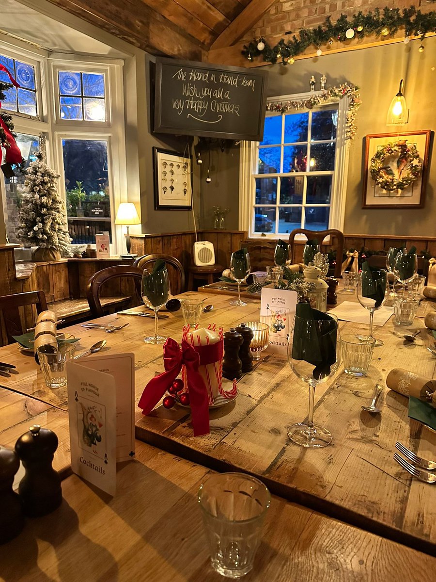A truly festive time was had by all,as last night we held our first Christmas booking of the season ..Ho,Ho Ho..🎄🥳🤶
#christmasparty #christmastime #feast #wimbledoncommon #christmasdinner #wimbledon