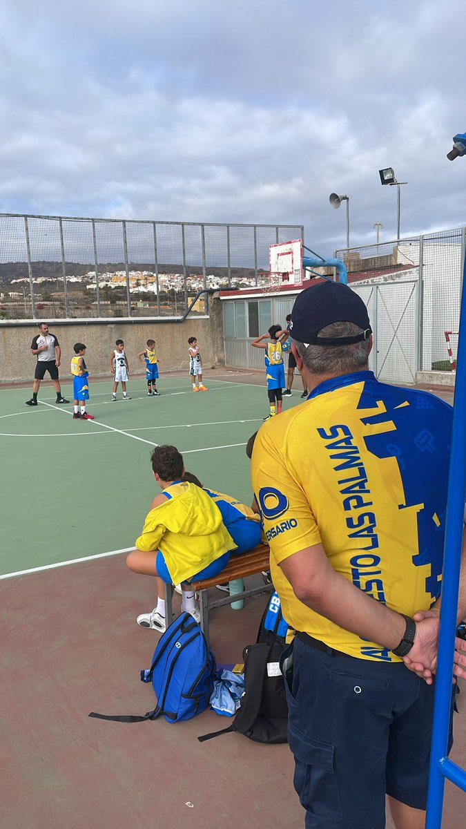 cb_laspalmasgc's tweet photo. Fin de semana lleno de baloncesto y emociones. 🥳

Qué gusto disfrutar cada partido como si fuera el primero.🔥

¡A por el próximo! 🤩

#40aniversario
#baloncesto #laspalmasdegrancanaria
#vivimoselbaloncesto💛💙 https://t.co/gyvNSCr9ir