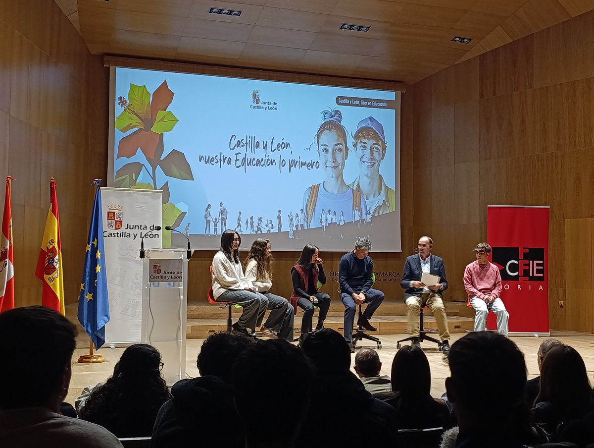 CFIEdeSoria's tweet image. Mesa redonda con alumnado de 2º de Bach de Soria 🏫. Toni Nadal inspira y habla de la importancia de la autoexigencia📝.

@RocioLucas_
@fjmagdafuente 
@educacyl
 #FormaciónCyL #empoderamiento