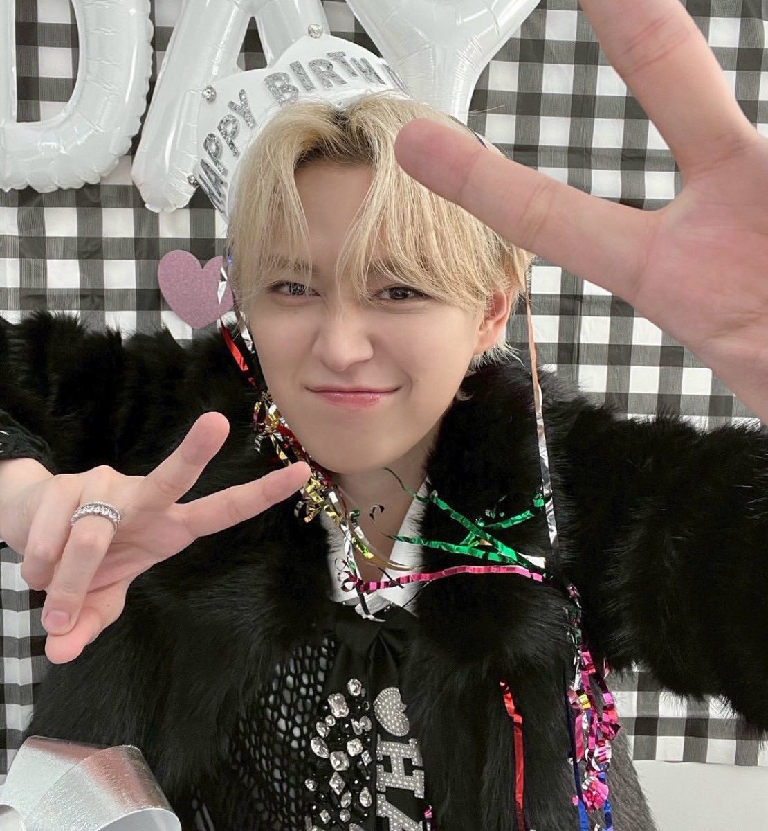 🤍🐈HAPPYRUKIDAY🐈‍⬛🤍 +⠀ ⊂⊃ ∧_∧ + ( ᴗ ̫ᴗ) i⌒/ つつ👑