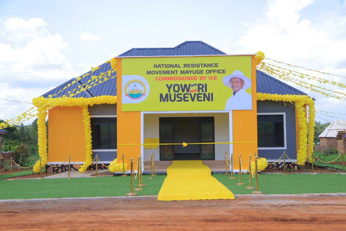 The NRM Presidential Candidate Yoweri Museveni will shortly officially open these newly-constructed Party offices in Mayuge, before addressing his Second Rally of the day.
#UgandaPeaceFactory