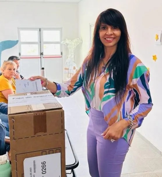 ¿ASUMIRÁ LA NARCO SENADORA? 

Hoy está citada la comisión que deberá dictaminar sobre los pliegos de los senadores electos;  A La Senadora elegida por Rio Negro , Lorena Villaverde, se le complica el certificado de antecedentes penales ya que  fue detenida en Miami en el 2002