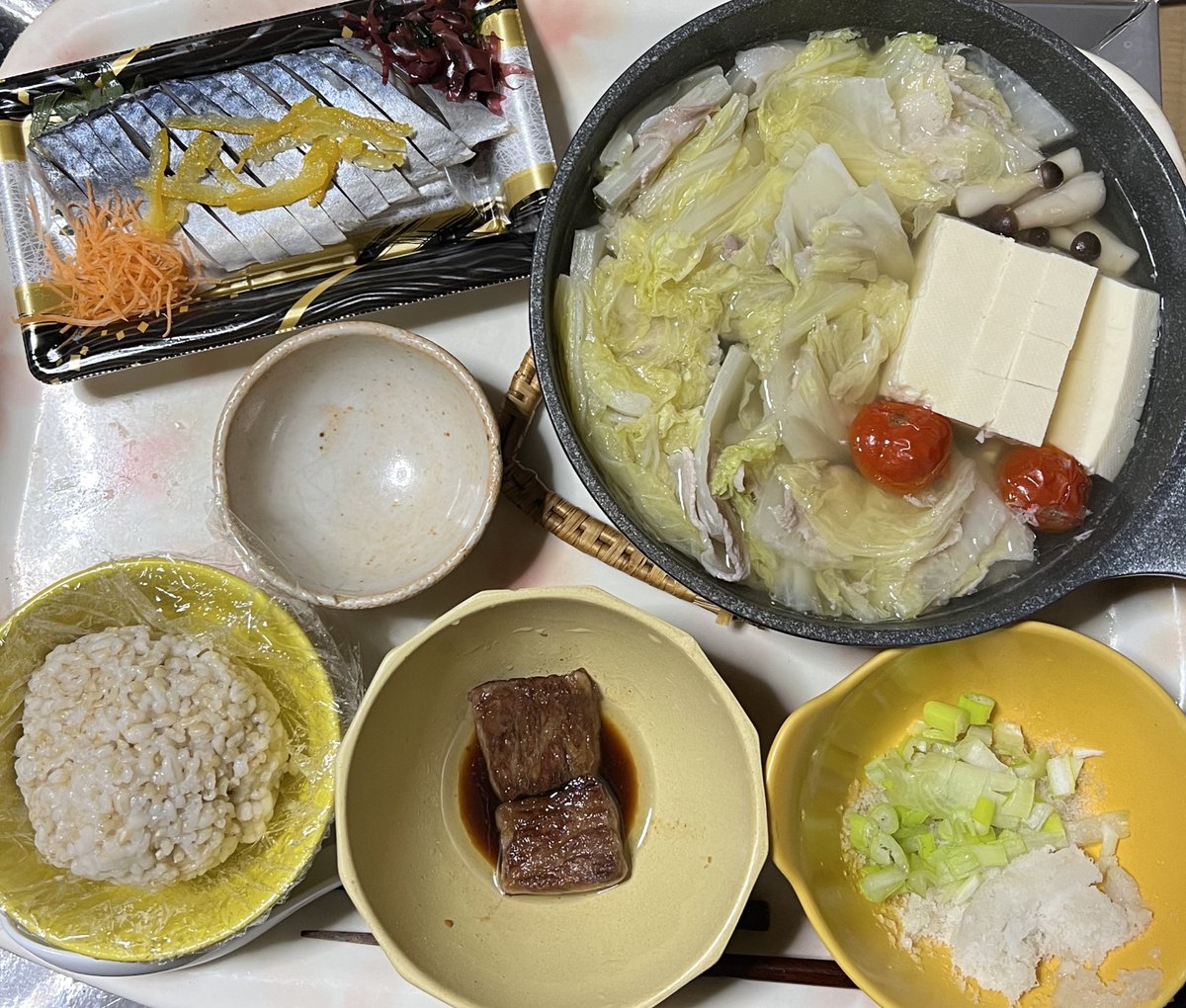 bifutekimodoki's tweet image. 元糖尿病予備軍の老人にはこのくらいの量と内容がちょうどいいかも🩵…( ´_ゝ`)🩵

鍋と肉と刺身🩵…美味しい🩵…フードロス食材なので早く食べ切らないといけないのよ🩵…( ´_ゝ`)🩵

#グルテンフリー
#自炊
#健康食
#フードロス削減