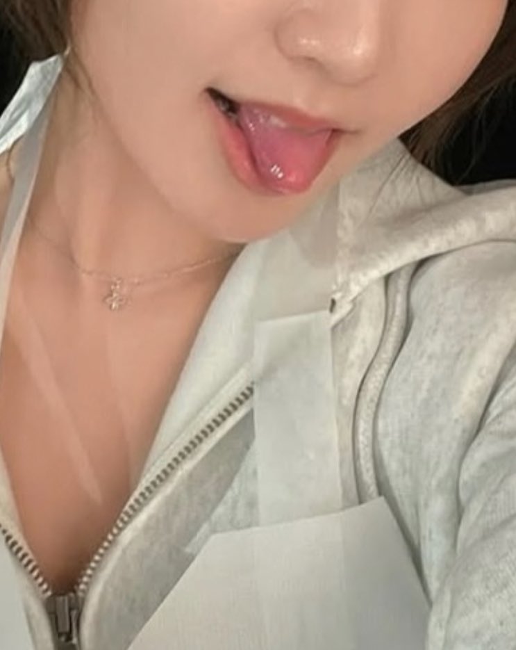 久しぶりに課題報告ね
パンツのみまたはパンツ着用
お写真持っておいでね💕

#マゾ
#ウジ虫
#調教課題