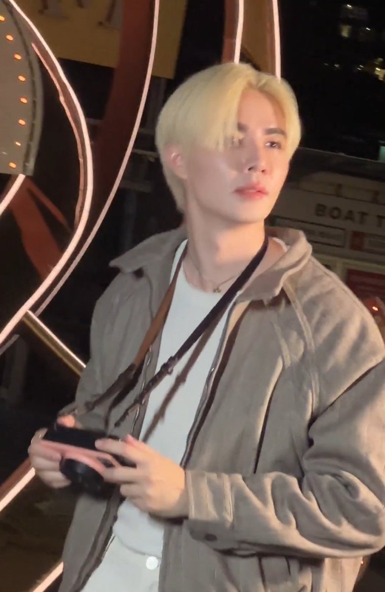 HermioNu_Nu's tweet image. ตากล้องกับแฟนของเขา 🙂‍↔️

ZNN BKK ILLU AT ICONSIAM​
#ZeeNuNewxICONSIAM​
#ZeeNuNew #ZeePruk #NuNew