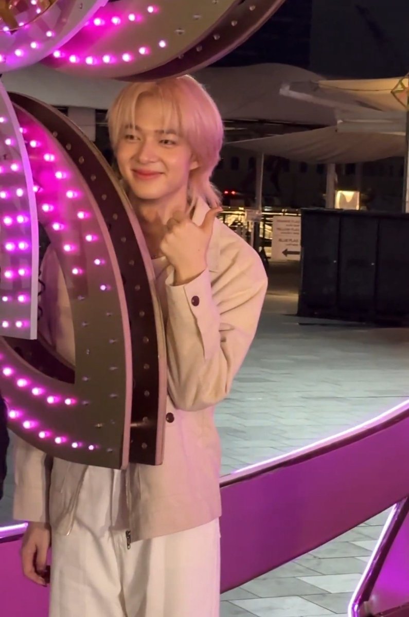 HermioNu_Nu's tweet image. ตากล้องกับแฟนของเขา 🙂‍↔️

ZNN BKK ILLU AT ICONSIAM​
#ZeeNuNewxICONSIAM​
#ZeeNuNew #ZeePruk #NuNew