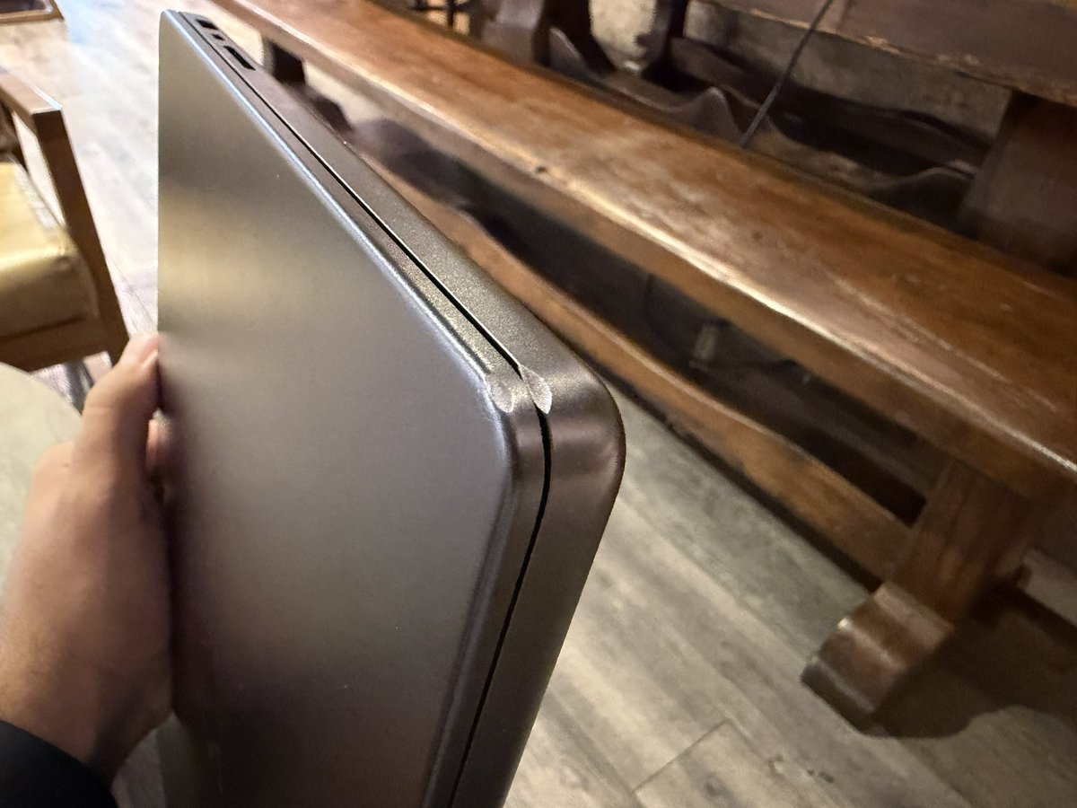 enesapp's tweet image. bilgisayarımdaki bu şey tüm çalışma hevesimi kaçırıyor