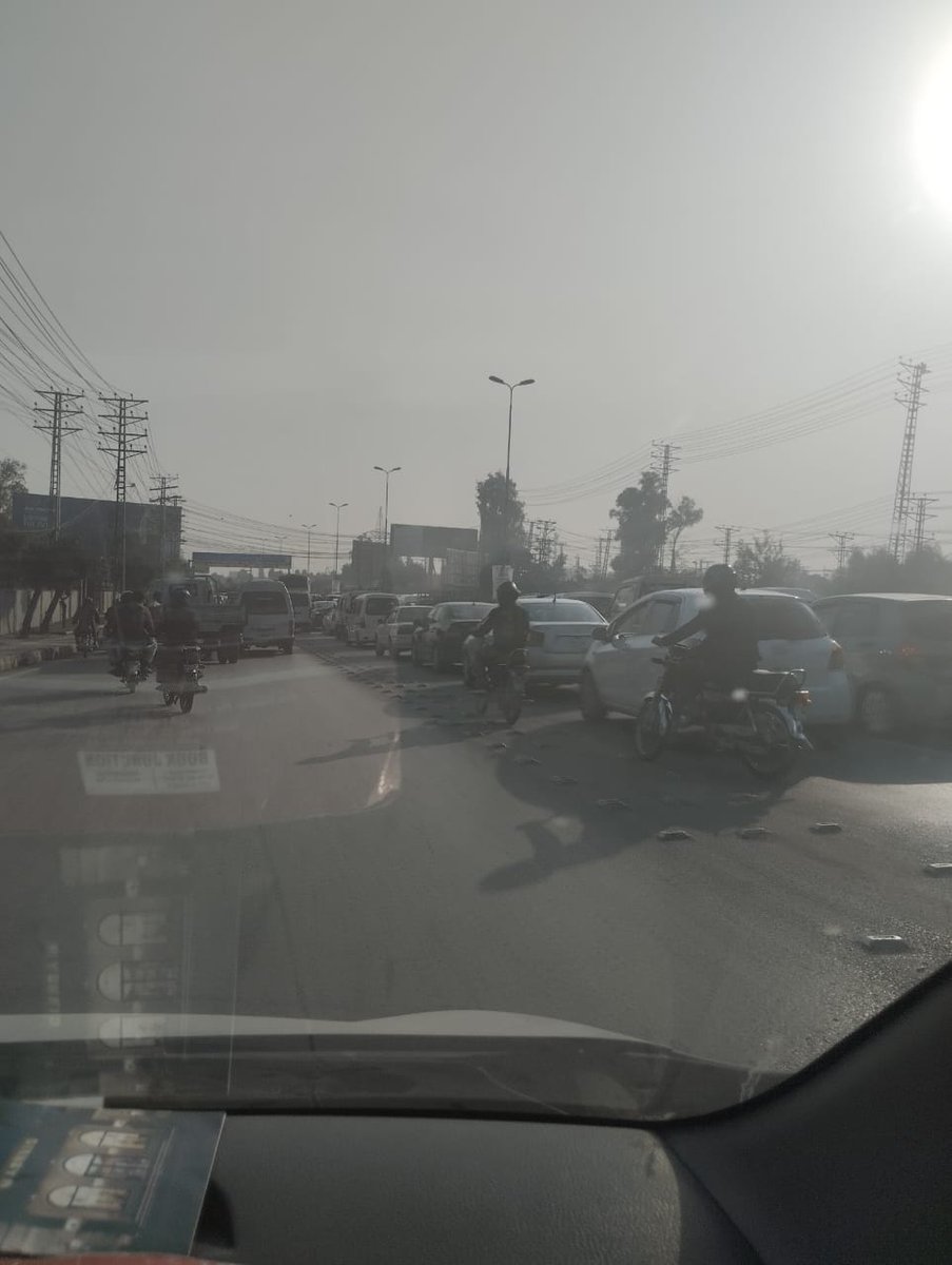 Mahnoor_sajid27's tweet image. We request our governing elite If you are this much concerned about your life &amp;amp; security that you need to block the whole city, so kindly do virtual inaugurations. We are done with these routes and protocols. 
#rawalpindi #electricbusservice