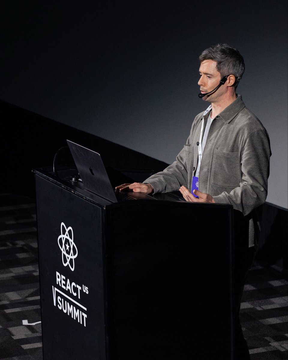 ReactSummit's tweet image. Nicolas Gallagher on the #ReactSummitUS stage💚