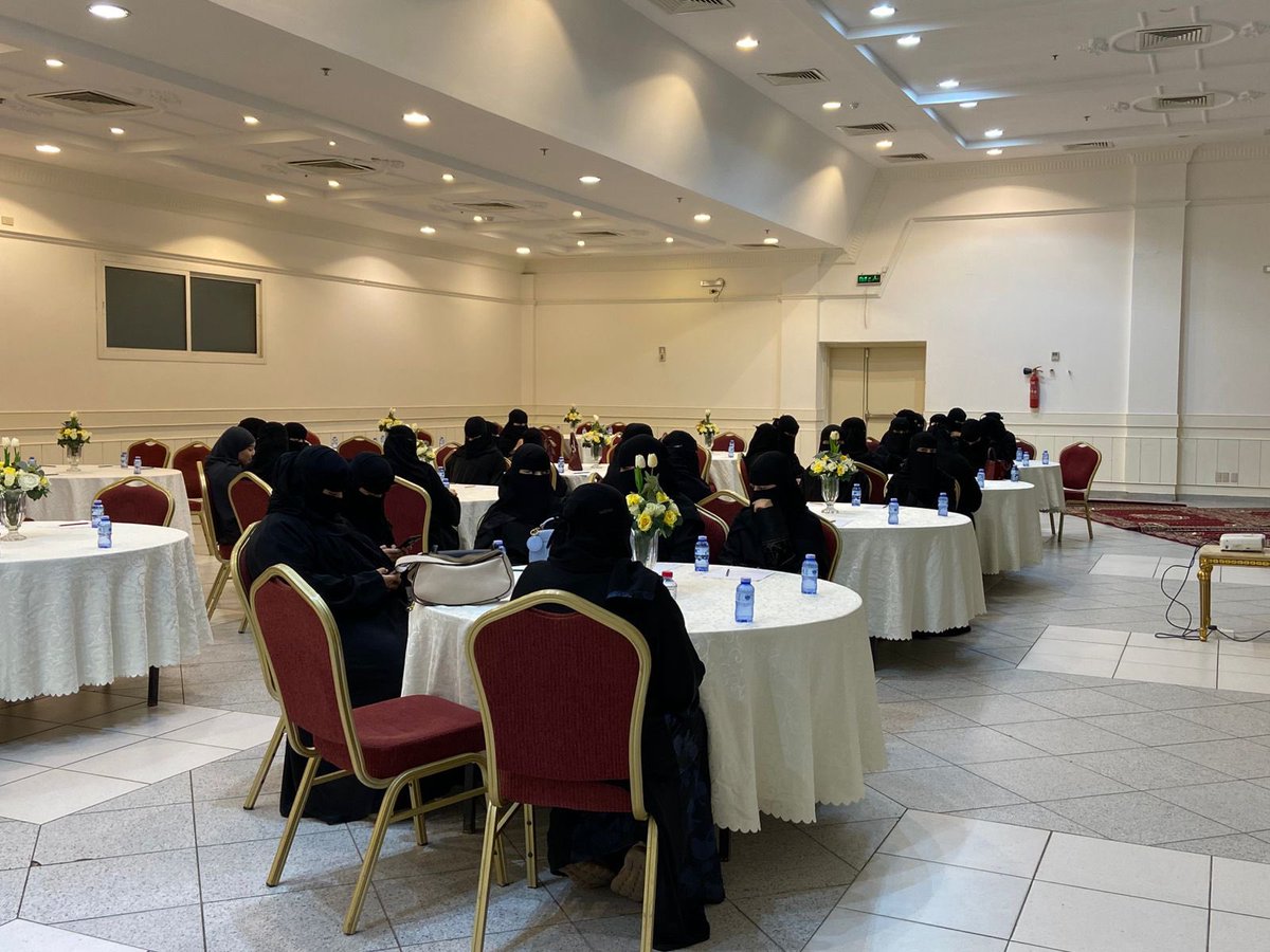 j4tarf's tweet image. ⬜️🟩

#جمعية_الطرف_الخيرية  تقيم برنامج #الحوار_المجتمعي لترسيخ قيم التلاحم والتعايش المجتمعي بالتعاون مع مركز الملك عبدالعزيز للتواصل الحضاري - مكتب المنطقة الشرقية @KACCCsa 
وتقديم المدربة أ.اسماء متاعب الحارثي ،وبحضور (56) طالبة ..

#الحوار_المجتمعي | ٢٠٢٥