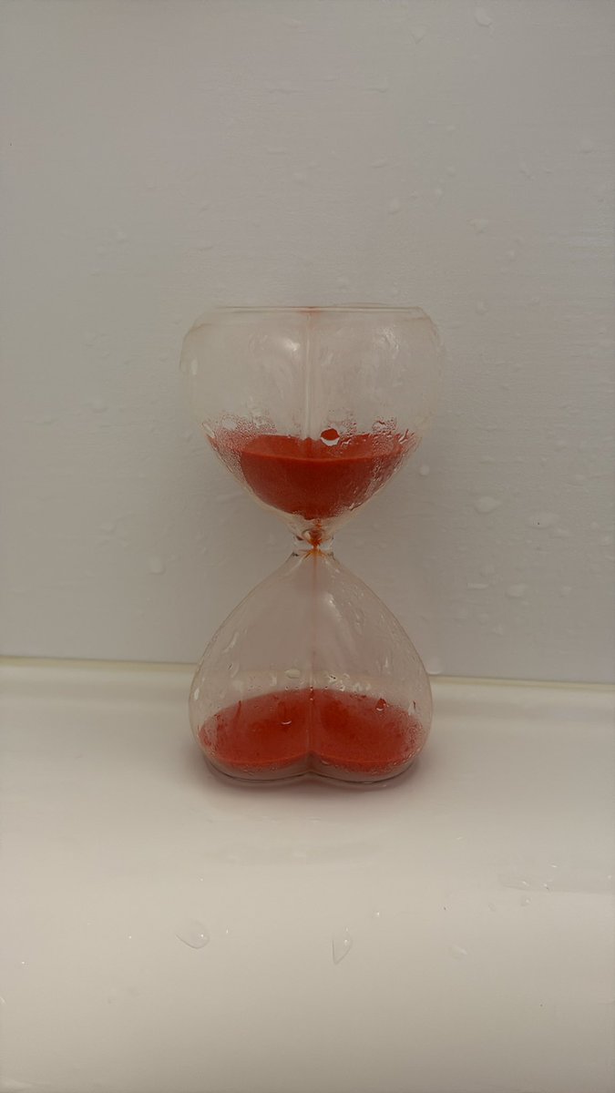 EDDIWeqVMb99267's tweet image. 真面目な私は
２０分はお風呂に浸かりましょう　を
信じている
もう何年も
#おふろ  #健康促進　#冷え予防　#寝つき
#砂時計 ＃時間