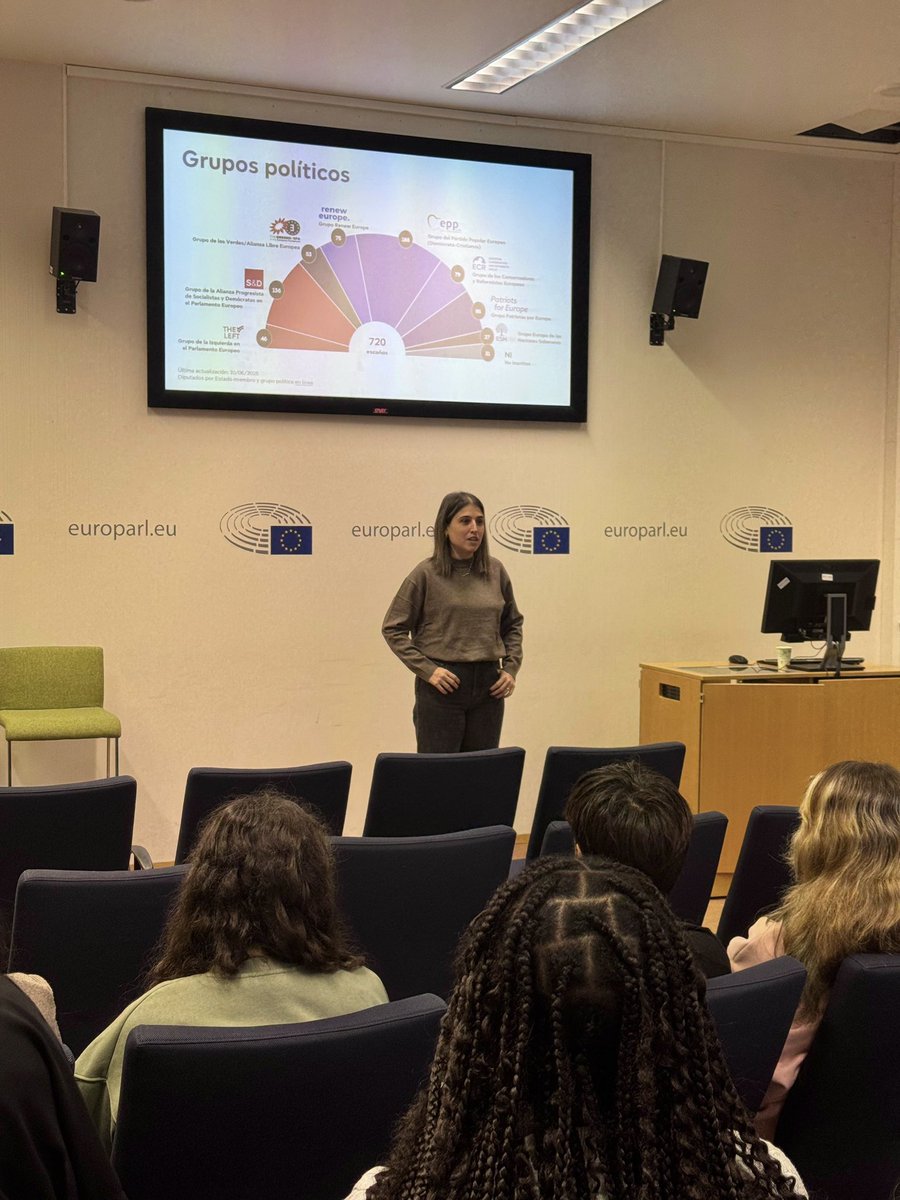 aliciahoms's tweet image. Sempre és emocionant rebre visites al Parlament i avui m’acompanyen els nins i nines de l’IES Nou Llevant de #Palma.

🇪🇺 Esper que aquest viatge serveixi per ampliar els seus coneixements i la seva visió de la #UnióEuropea com una institució ben nostra.

Benvingudes i benvinguts!