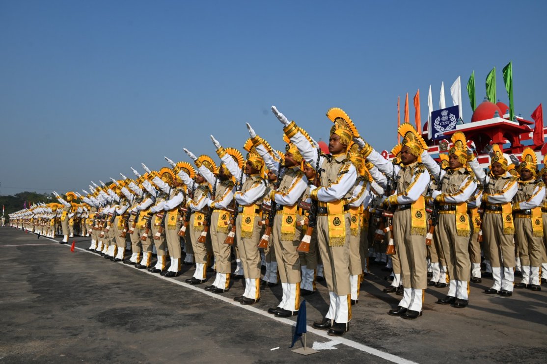CISFEast's tweet image. CISF conducted the Passing Out Parade of 11,729 newly trained Constables/GD across six RTCs on 15 November 2025. This major induction boosts the operational strength of the Force by 8%, enhancing CISF’s capability to secure vital national installations.
#CISF @CISFHQrs