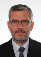 Garofani ammette tutto e prova a sminuire: “Erano solo chiacchiere tra amici. Il presidente mi ha rassicurato”.
Tradotto: ha praticamente confessato.
E invece di indagare su dichiarazioni gravissime,  dove parlava di sovvertire le istituzioni, viene persino “rassicurato”.
Poi