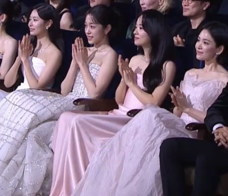 ujjachung's tweet image. 청룡 미녀들의 축복 ㅁㅊ