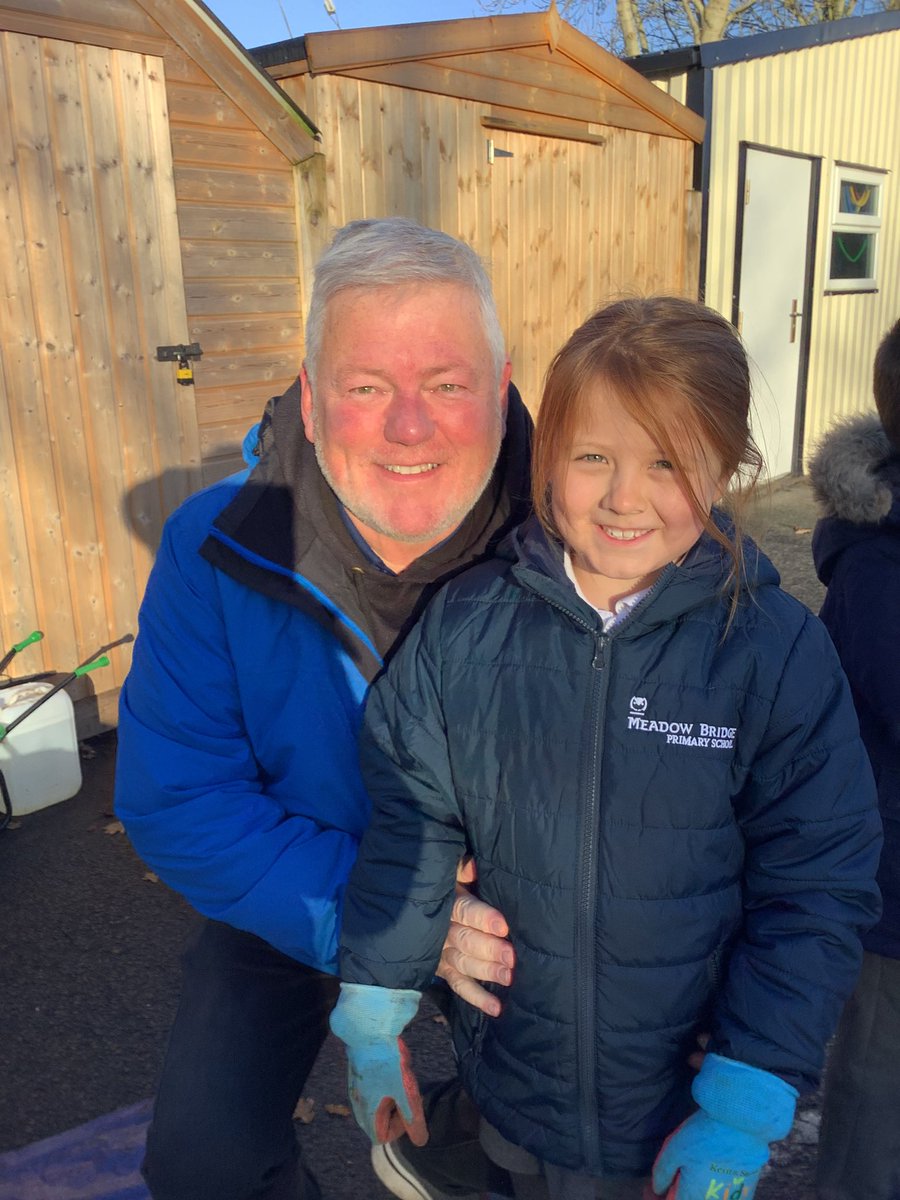 P3 had a super Intergenerational Bulb Planting morning with grandparents. We planted lots of different bulbs ready for Spring. We found out how worms help us make compost. A lovely morning was spent together. A big thank you to Victoria from LCCC for organising and helping us.