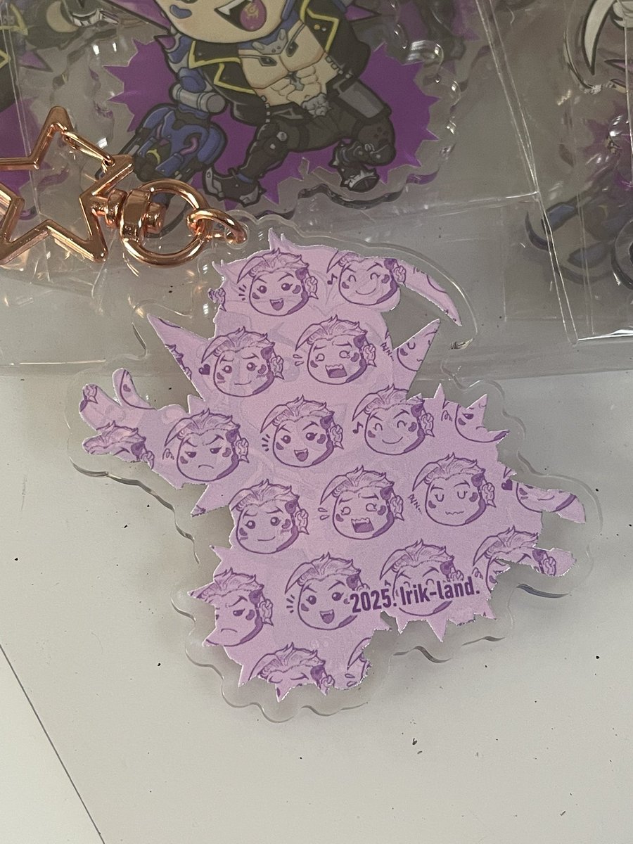 HAZA!!⚠️💕
ちびハザードのアクリルキーホルダー完成しました！
(表と裏)
11/22(土)より開催のオンラインイベントにて、頒布いたします〜！😉
#オンファイアポイント01