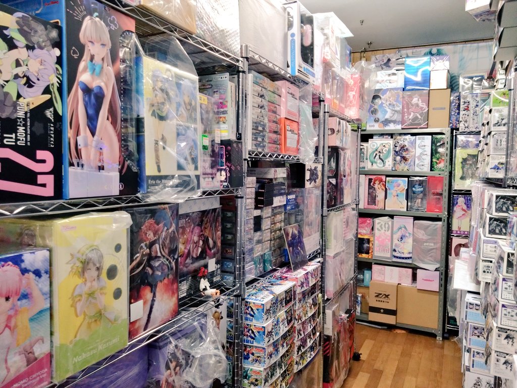 fanohito's tweet image. 40歳既婚おじさんの部屋って、これが普通だよね(8101919番煎じ