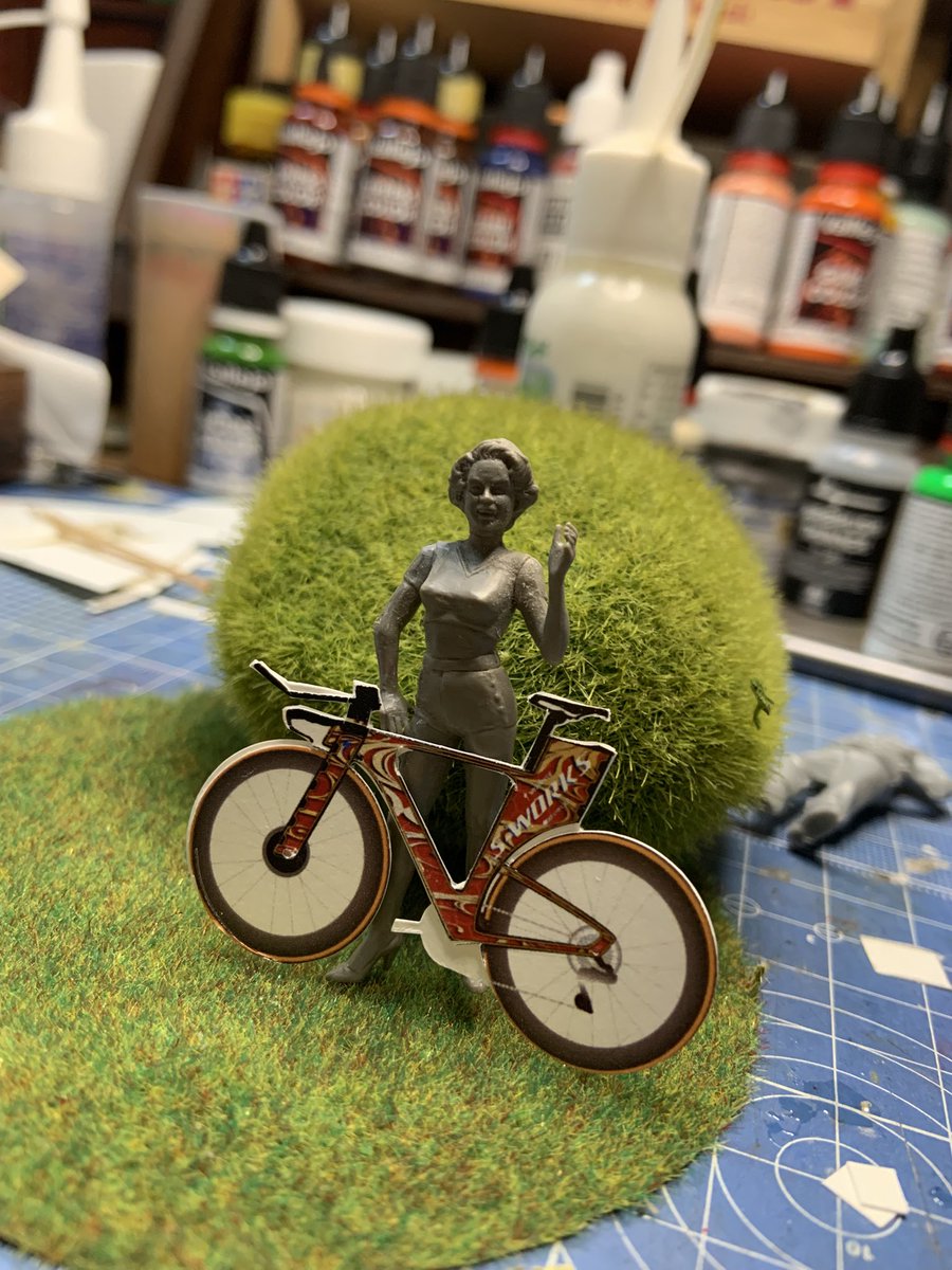 u27a2776ces23's tweet image. 1/35スケールを紙にプリントして切り出した物、リム、ハブ、スポーク、ブレーキディスク、チェーンリングが課題