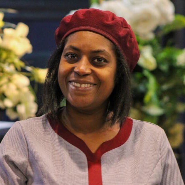 🇫🇷 Marguerite, qui avait protégé une jeune femme d'une tentative de viol dans le RER C, reçoit ce mercredi la médaille de l'Île-de-France. La directrice d'école lui avait porté secours en filmant l'agression afin de protéger la victime. 🙌 (Francebleu)

📸 Delphine Bancaud