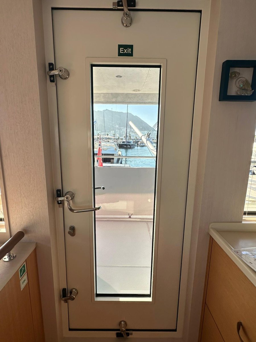 Solarglide's tweet image. ⚓At Solarglide, we create sleek blind solutions for door windows. Blinds that are marine suitable, lightweight, non-bulky, and designed to glide effortlessly with the door. 

This week, we fitted five specialist pleated blinds on a luxury yacht. Check out the stunning before &amp;amp;…