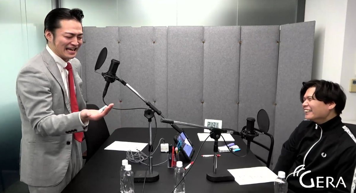 kevins_gera's tweet image. ✌️生配信中✌️
手のひらでリップクリームを転がして遊ぶのが楽しいコンボイ🫠

＜YouTube＞
youtube.com/live/74W9xy5e0…

＜GERA＞
link.gera.fan/livestream/wJk…
※GERAアプリではメンバーシップ限定でアフタートークも映像付きで観られます👀

感想は #男前放送