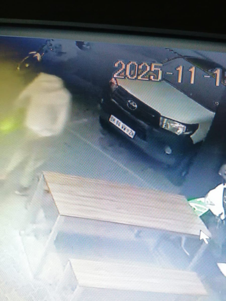 agomonatenex's tweet photo. I need help finding this man who bumped my friend’s car last night. he hit the car, realised and then subsequently drove away. We need to find his number plate so he can be held accountable for his actions. Any and all help will be appreciated. https://t.co/9Xo1je7fX9